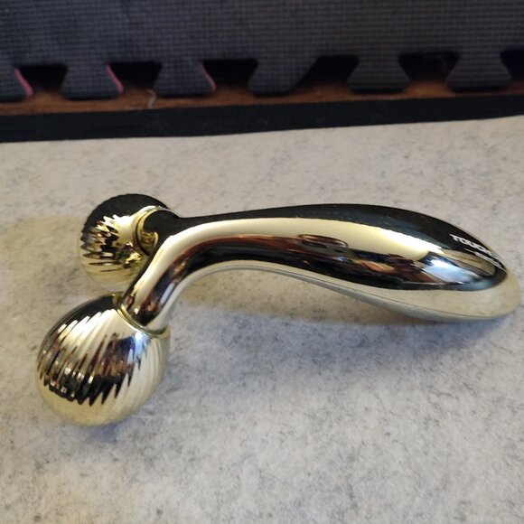 3D Roller Slimming Massager Stick for Facial Contouring & Skin Tightening - Picture 2 of 4